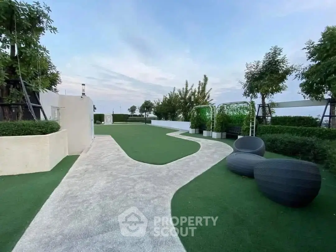 Stunning rooftop garden with modern seating and lush greenery, perfect for relaxation and entertainment.