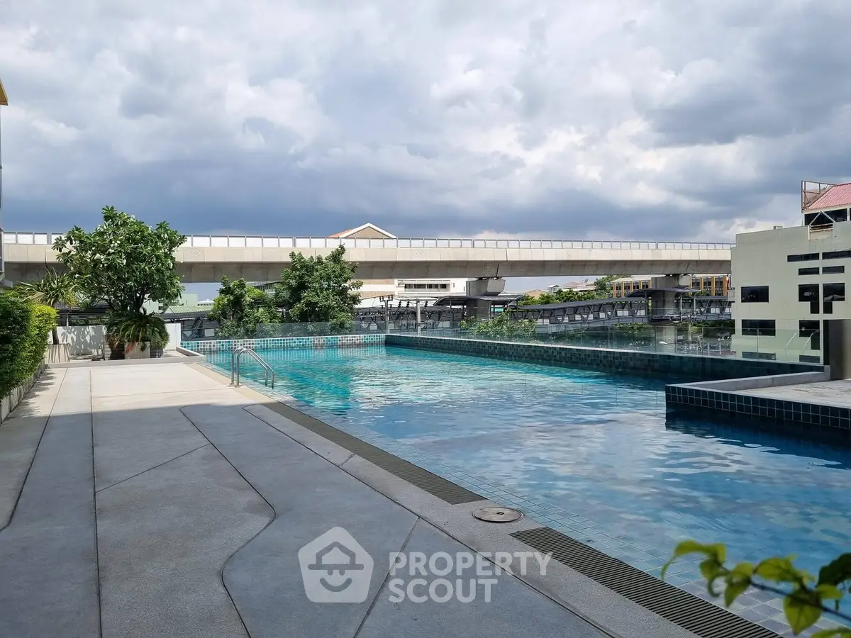 Luxurious rooftop pool with stunning city views and modern design, perfect for relaxation and leisure.
