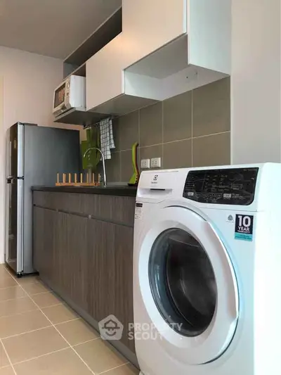 Modern kitchen with washing machine and sleek cabinetry