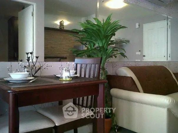 Fully Furnished 1 Bedroom Condo at The Clover Thonglor Residence-1