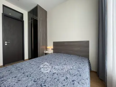 Modern bedroom with stylish wardrobe and cozy bed in a contemporary apartment.
