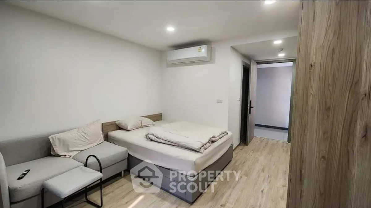 Modern bedroom with cozy bed and stylish decor in a contemporary apartment.
