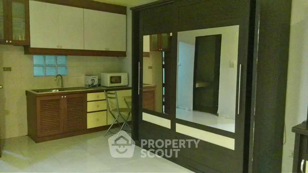  1 Bedroom Condo at Saranjai Mansion Condominium-1