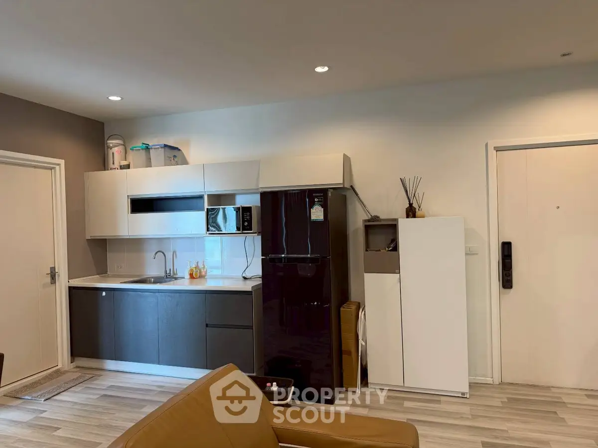 Modern kitchen with sleek cabinetry and integrated appliances in a stylish apartment.
