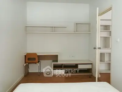 Minimalist study room with built-in desk and shelving, perfect for productivity and organization.