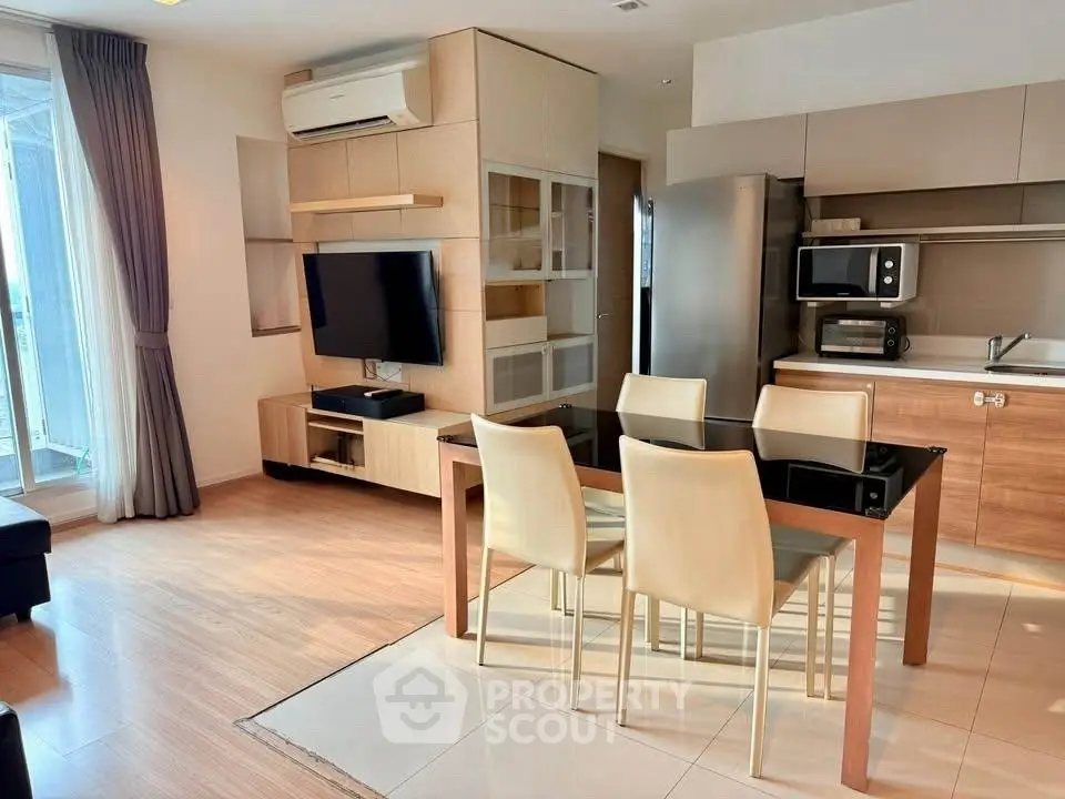 Modern open-layout kitchen and dining area with sleek appliances and stylish decor.