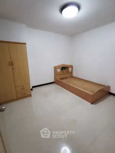 Fully Furnished 2 Bedrooms Condo -3