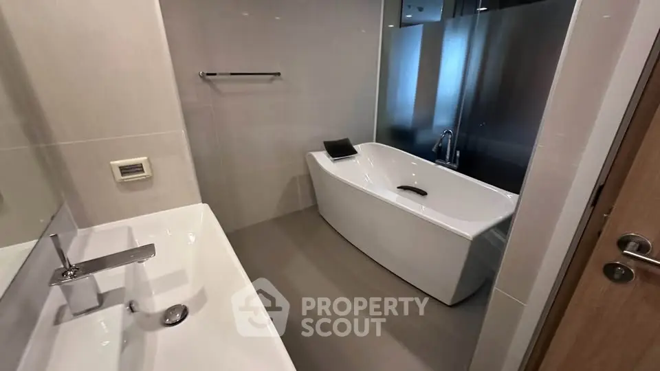 Luxurious modern bathroom with sleek bathtub and elegant fixtures.