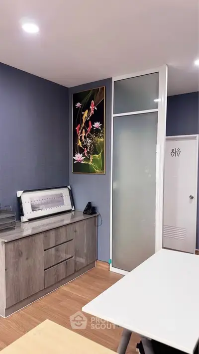 Modern office space with sleek furniture and vibrant wall art, ideal for productivity and creativity.
