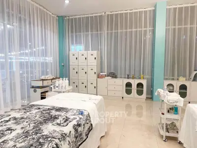 Spacious and bright room with elegant decor and ample storage, ideal for versatile use.