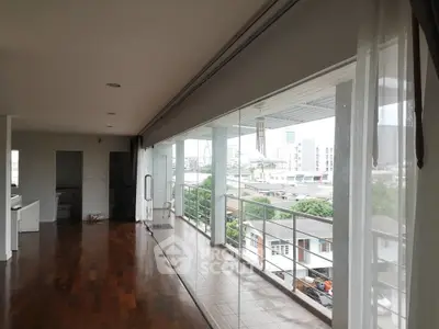  2 Bedrooms Condo -3