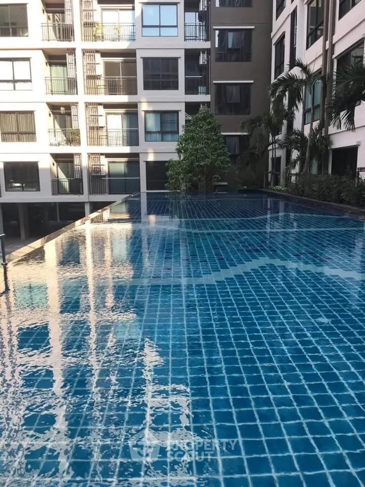 Luxurious condominium with stunning rooftop pool and modern architecture.