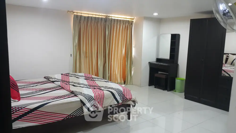 3 Bedrooms Condo at Country Complex Bangna-4