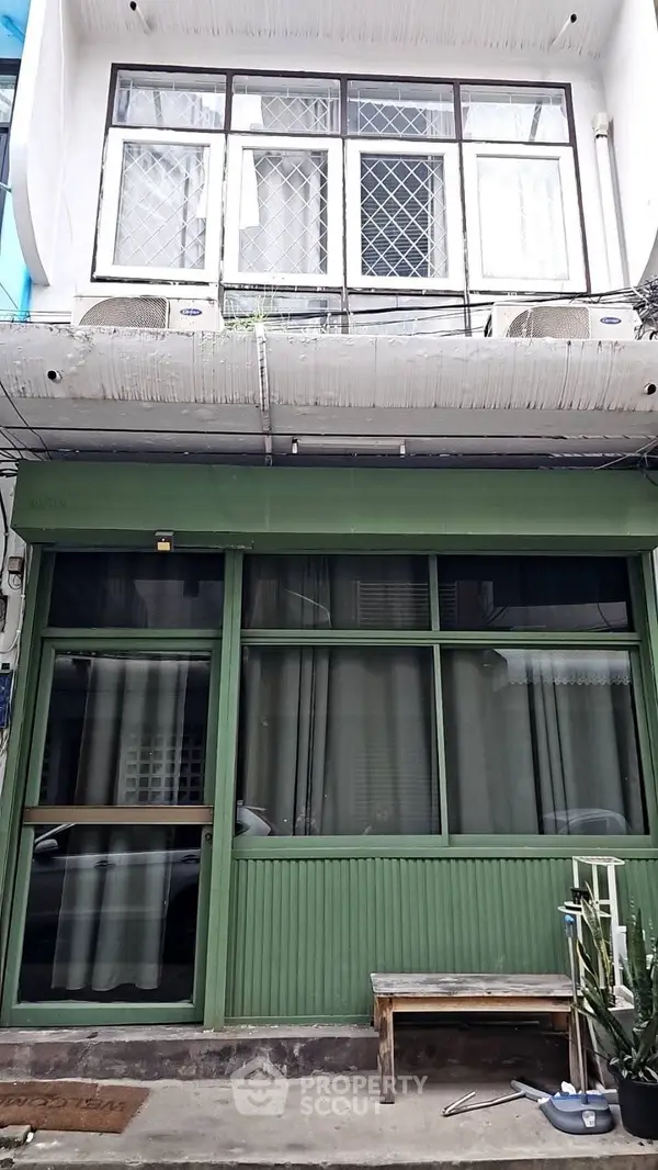 image_rental-30415132