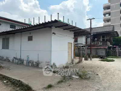 Explore this unique property with potential for renovation, featuring a standalone structure and ample outdoor space.