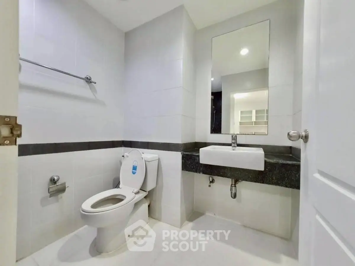 Modern bathroom with sleek design and elegant fixtures