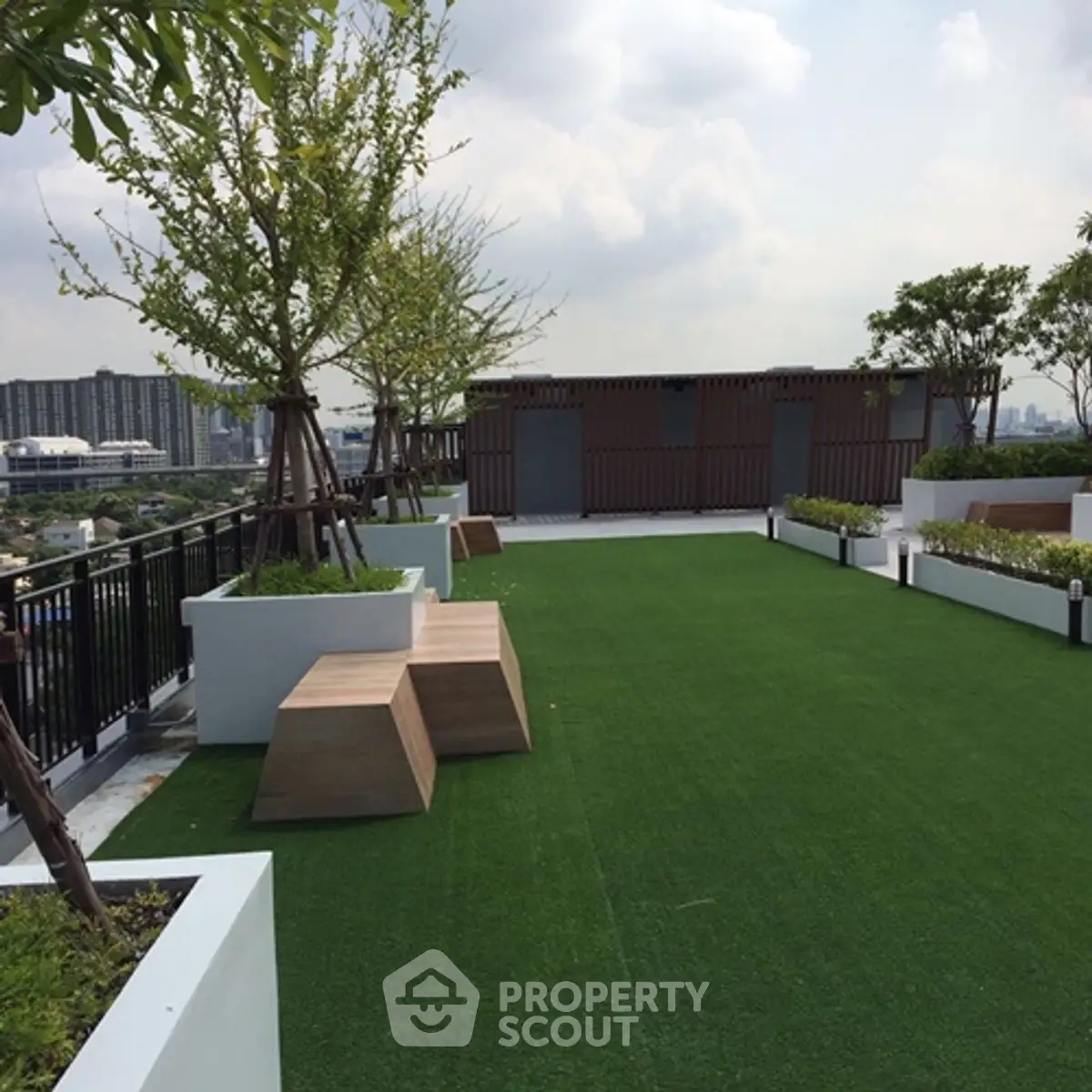 Stunning rooftop garden with lush greenery and city views, perfect for relaxation and leisure.