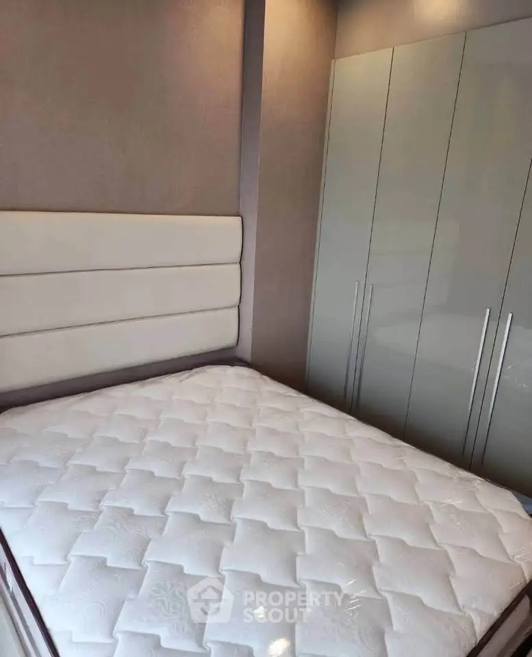 Modern bedroom with stylish wardrobe and comfortable bed in a cozy apartment.