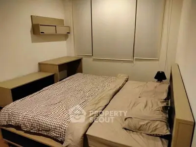 Cozy bedroom with modern furnishings and neutral tones, perfect for relaxation and comfort.