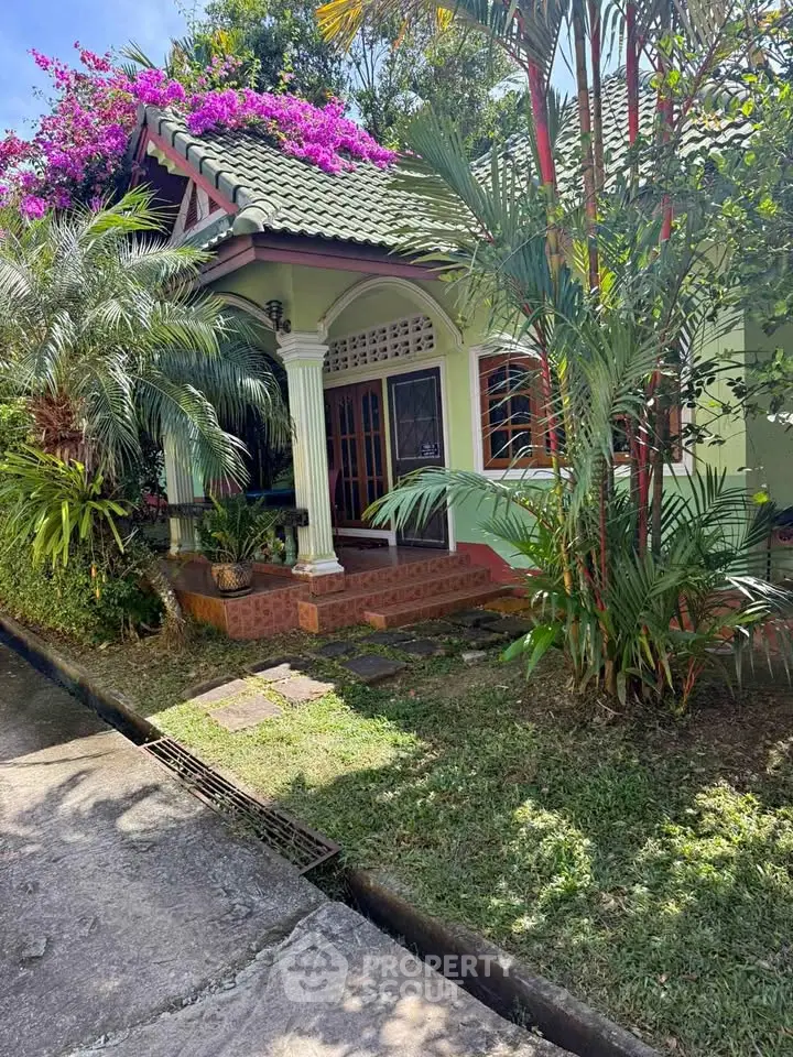 Charming tropical house with lush garden and inviting entrance