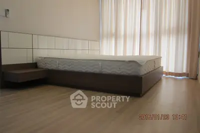  2 Bedrooms Condo at Sky Walk Phra Khanong-2