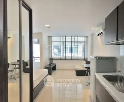Fully Furnished 1 Bedroom Condo at J W Boulevard Srivara Condominium Livingroom