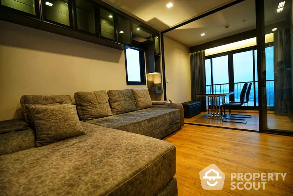 Fully Furnished 1 Bedroom Condo at 4-9