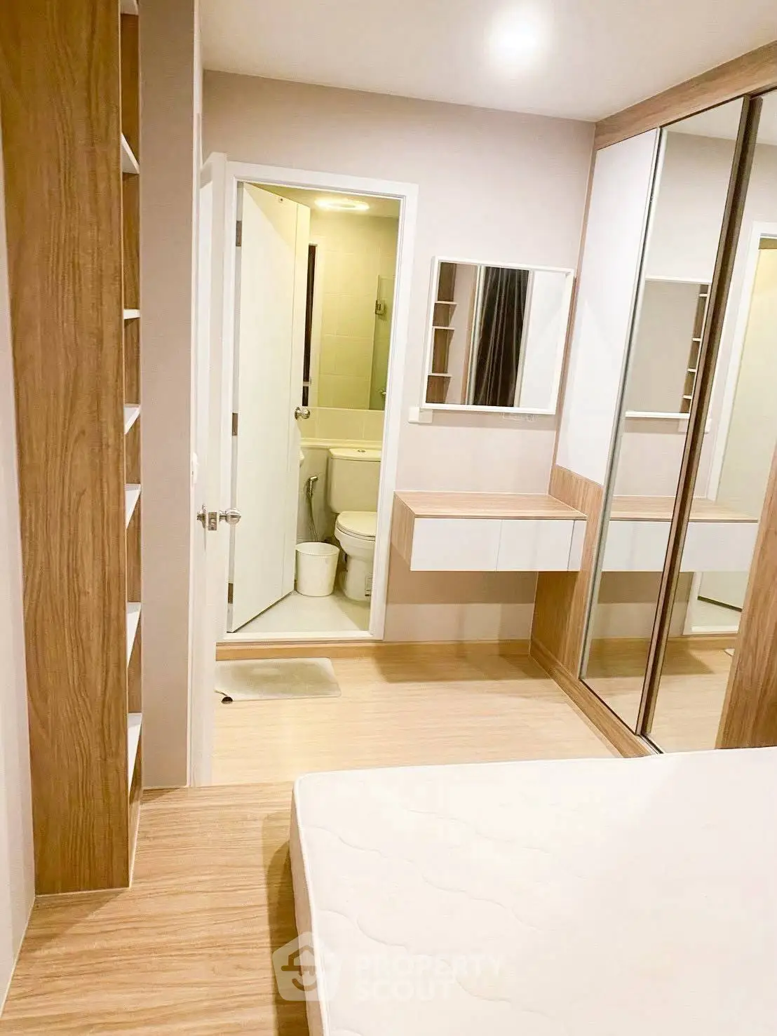Modern bedroom with ensuite bathroom and mirrored wardrobe