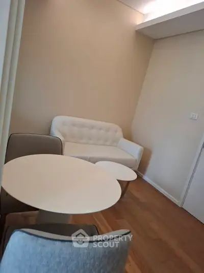 Cozy living room with modern furniture and wooden flooring