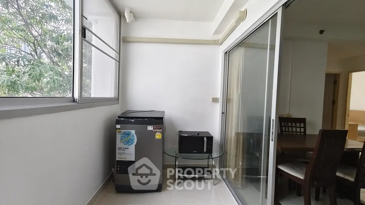 Spacious dining area with sliding glass doors and modern appliances, perfect for family gatherings.