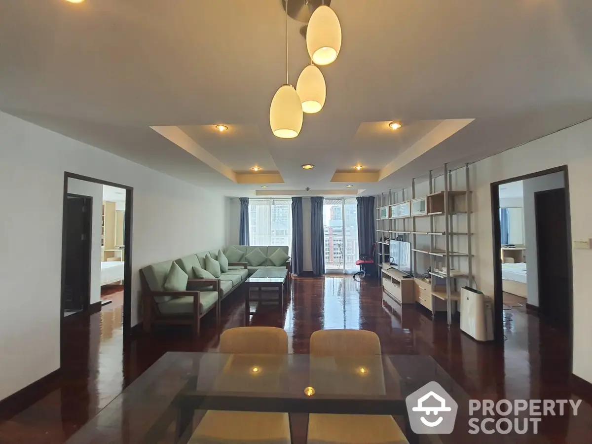  3 Bedrooms Condo at Urbana Langsuan Condominium-1