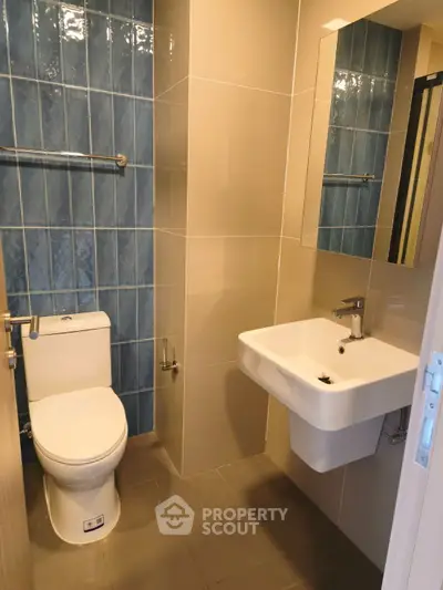 Modern bathroom with sleek fixtures and elegant tile design