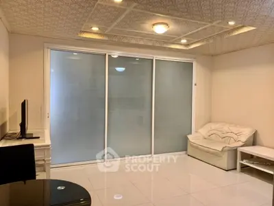 image_rental-5131365