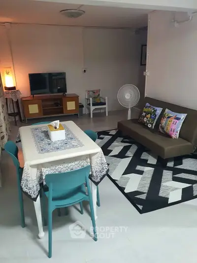 Cozy living room with modern decor, stylish furniture, and vibrant accents for a welcoming atmosphere.