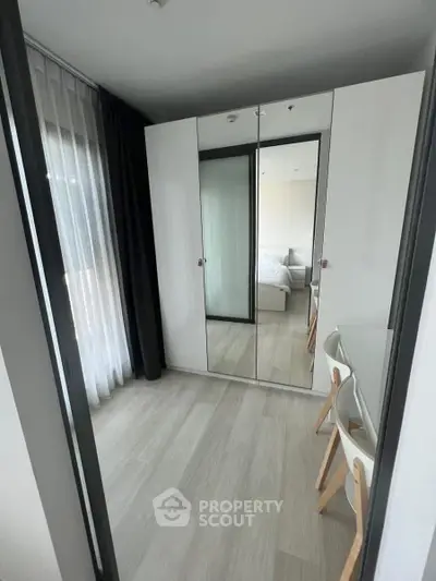Modern bedroom with mirrored wardrobe and elegant decor