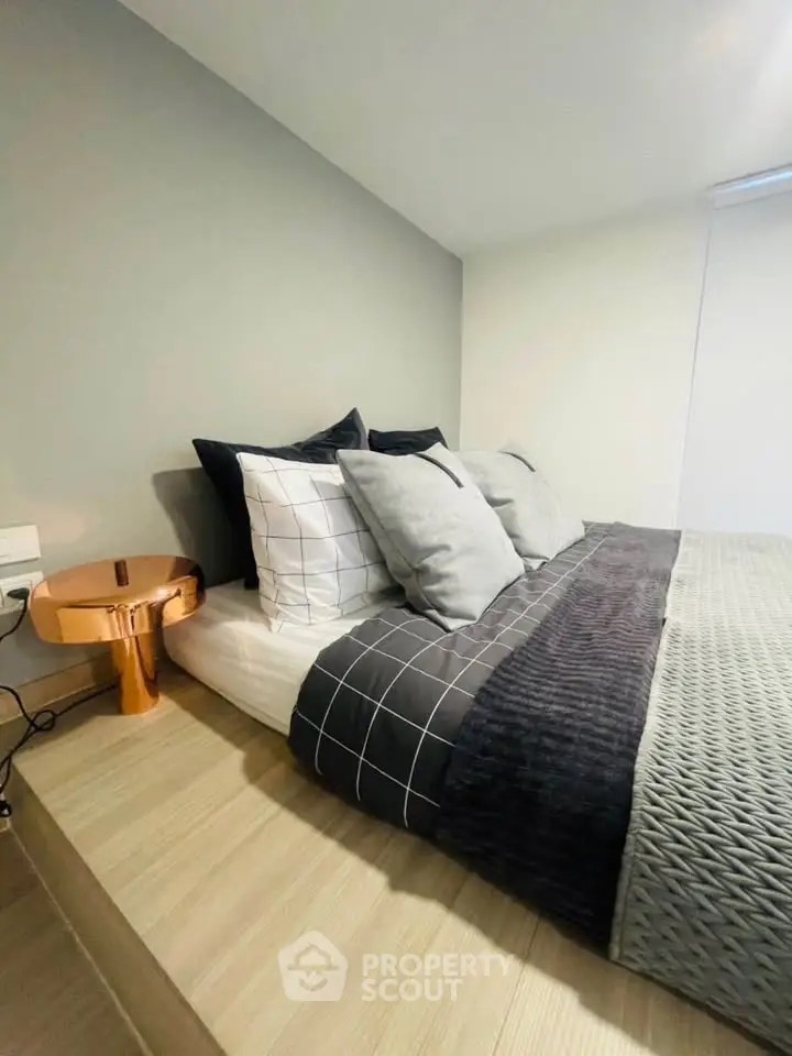 Modern bedroom with stylish decor and cozy bedding in a contemporary apartment.