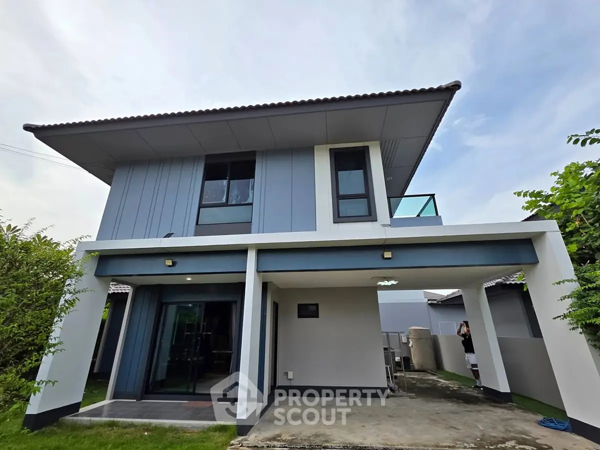 Modern two-story house with sleek design and spacious carport