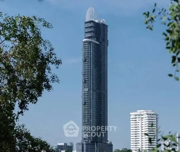 Stunning skyscraper with modern architecture and panoramic city views, perfect for luxury urban living.