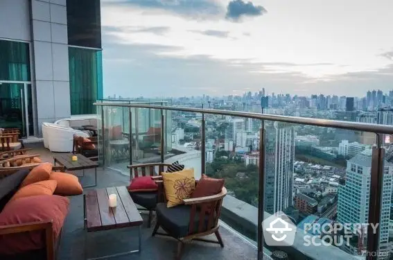  1 Bedroom Condo at Sky Walk Phra Khanong-1