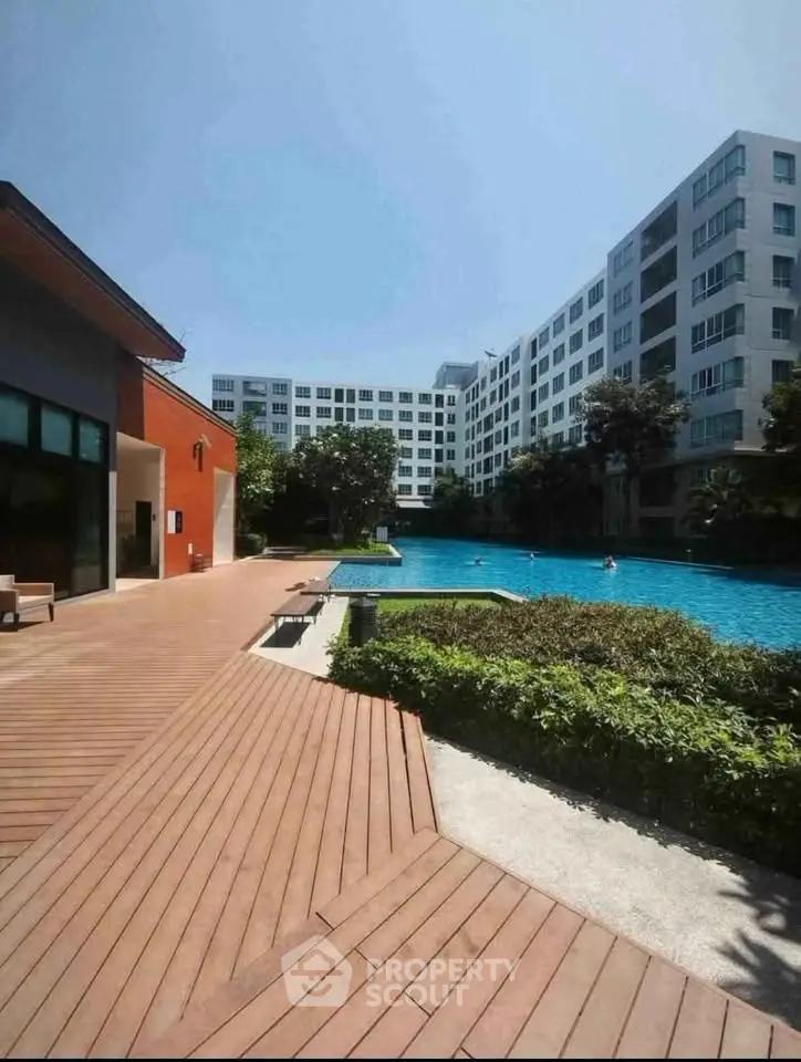 Luxurious apartment complex with stunning pool and modern architecture.