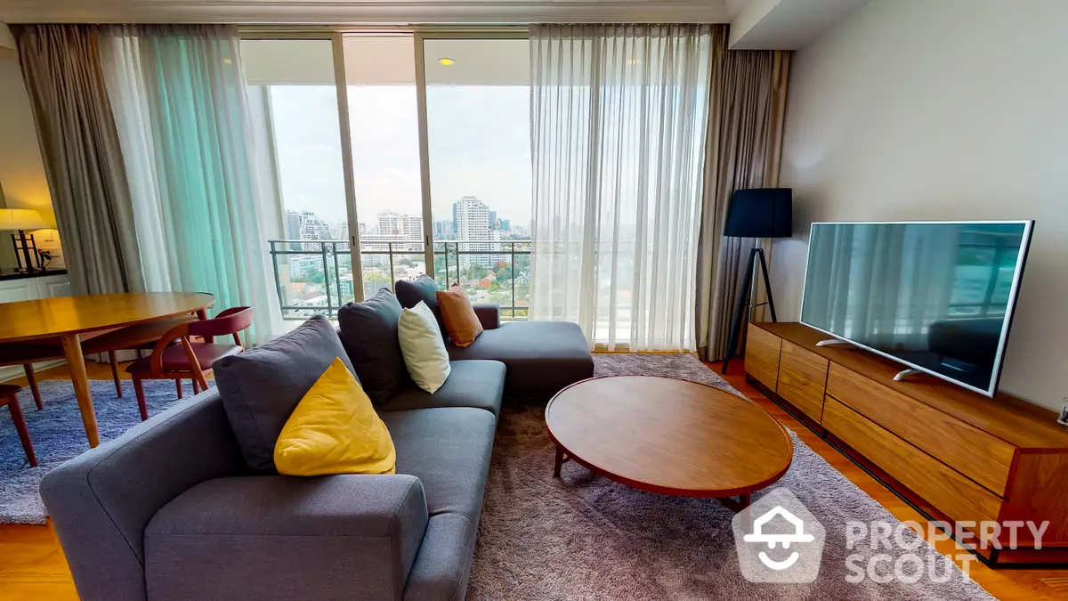  2 Bedrooms Condo at Royce Private Residence Sukhumvit 31-1