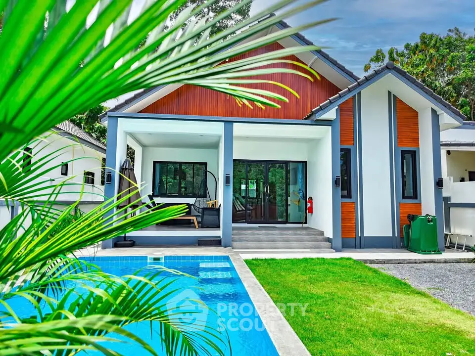 Stunning modern house with pool and lush greenery, perfect for luxury living.