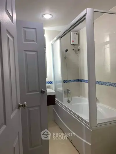  1 Bedroom Condo at Life Ratchada Huaikwang-2