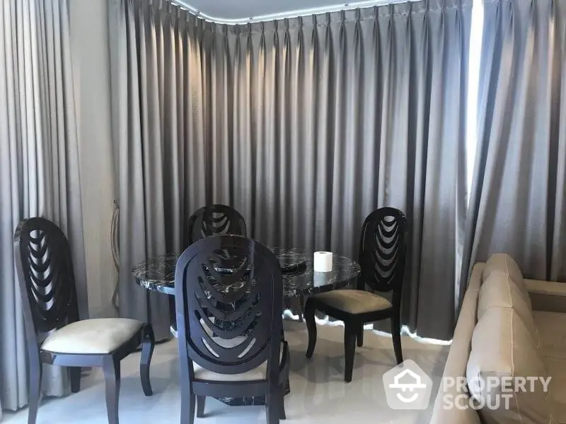  2 Bedrooms Condo -1