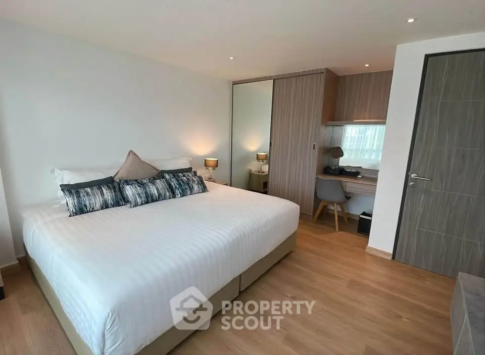 Modern bedroom with large bed and stylish decor in a contemporary apartment.