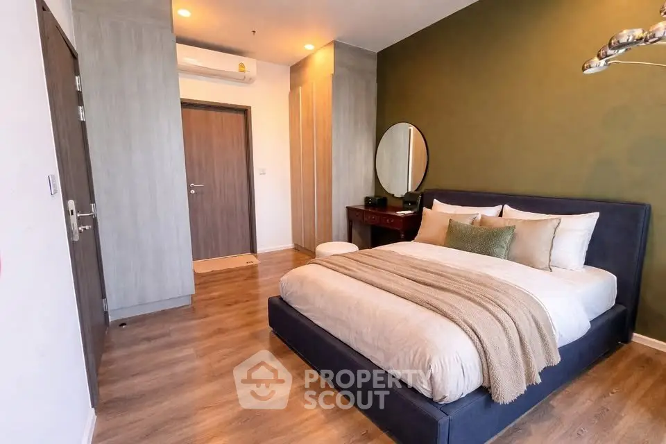 Modern bedroom with stylish decor and cozy ambiance, featuring a comfortable bed and elegant furnishings.
