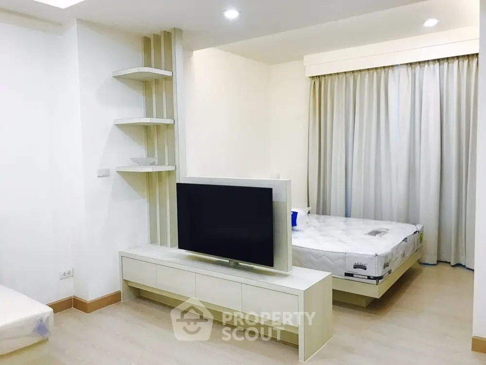  1 Bedroom Condo at Life Ratchada Huaikwang-1