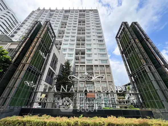 Stunning high-rise building with modern architecture and lush greenery, perfect for urban living.
