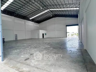 Spacious industrial warehouse with high ceilings and large open floor plan.