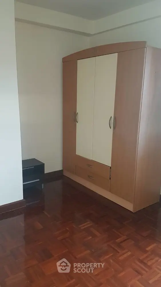  2 Bedrooms Condo -1